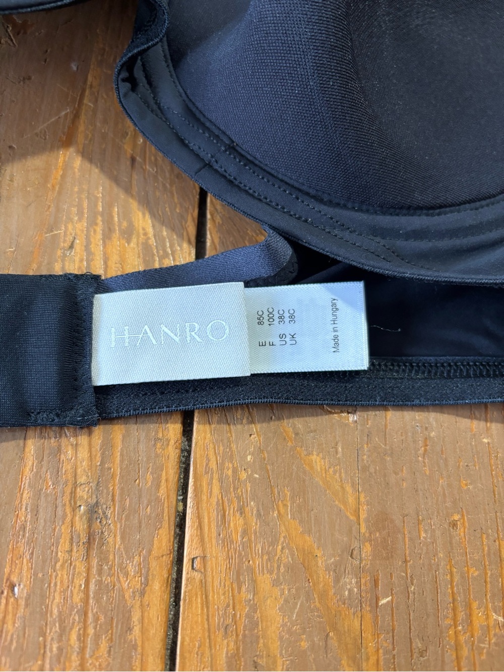 Hanro Smooth Illusion Soft Cup Bra - Supportive Molded Cups - Picture 3 of 7